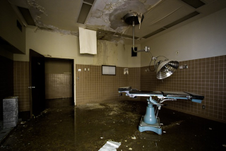 Illustration for article titled The Decaying Remains of Abandoned Hospitals